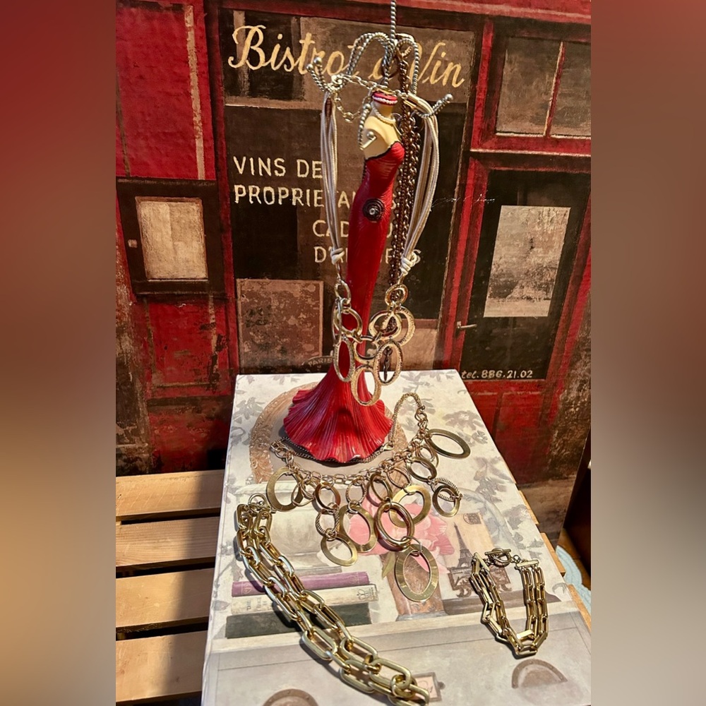 Elegant‎ Assorted Vintage Costume Jewelry
